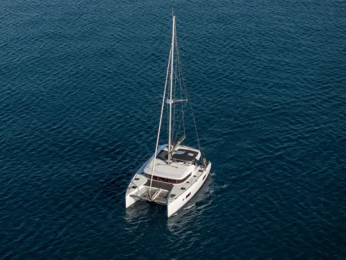 Amaryllis Yacht - Main Cabin